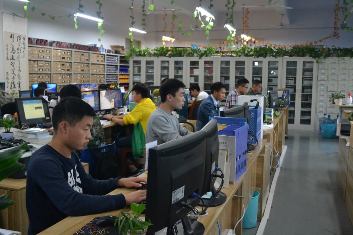 在研究室中开展现代学徒制培养